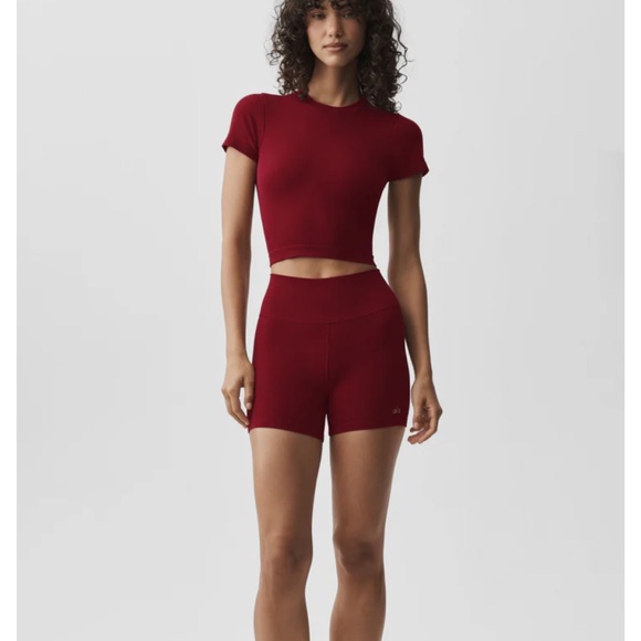 ALO Yoga Tops - ALO Yoga Women's Short Sleeve Cropped Tee in Deep Red